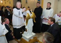 Piotrków Kujawski: Nawiedzenie figury św. Michała Archanioła